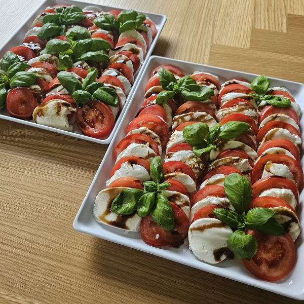 Mozzarella-tomatisalat balsamicoga